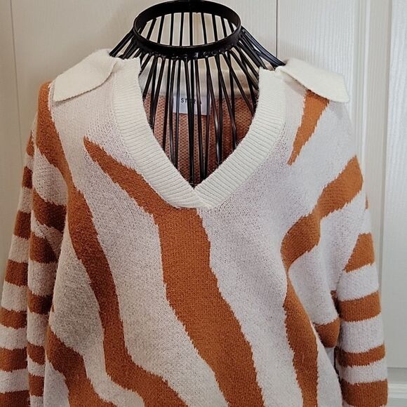 STORIA Cropped Tiger Striped Sweater Size Small - Picture 5 of 7